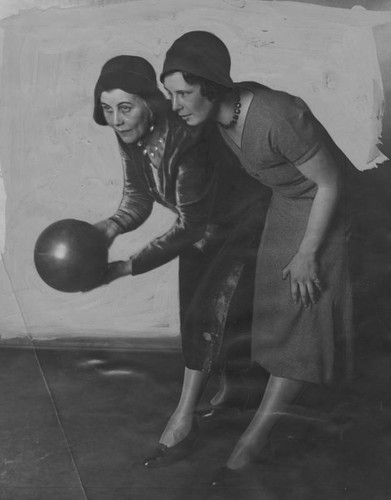 Women bowlers, Adele Dodson and Ora Smith