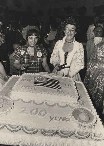 Cutting the bicentennial cake