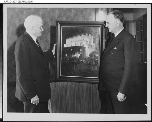 Harry Chandler examines a painting of the 1934 Times building with S.E. Gates