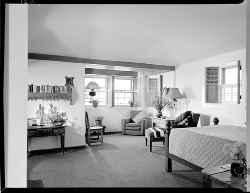 Griffith, Corinne [Mr. and Mrs. George Marshall], residence. Bedroom