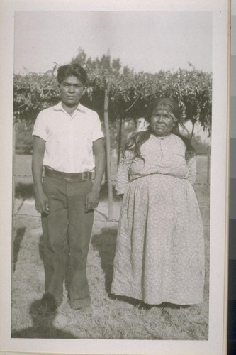 Lihoo Family; Lemon Cave, Tulare Co.; 1930; 6 prints, 6 negatives