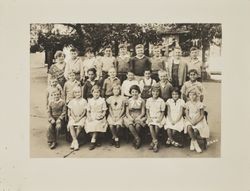 Group photograph of Lincoln Primary School students, Hicks Valley Road, Petaluma, California, about 1934