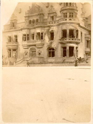 [Ruins of the Claus Spreckels residence at Van Ness Avenue and Clay Street]