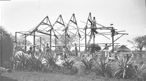 Construction of a chapel, Manjacaze, Mozambique, 1926