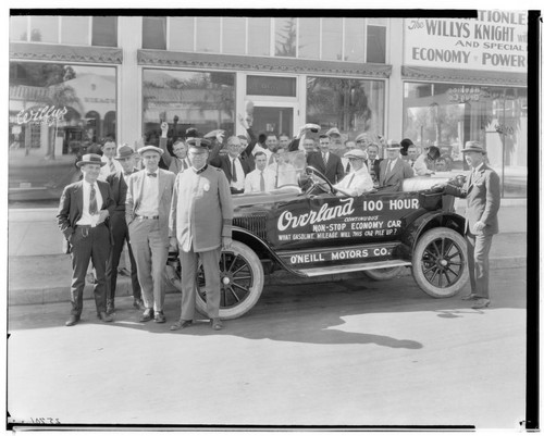 Start of Overland 100 hour economy run, East Colorado, Pasadena. 1924