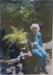 Gertrude "Mabs" Pearce, moved from England to Santa Rosa in 1946, March 28, 2000