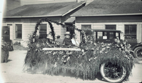 1926 Decorated vehicle, Judges and Guests