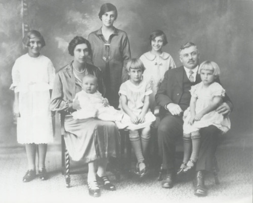 Jobe Denni family, ca. 1927, Cypress