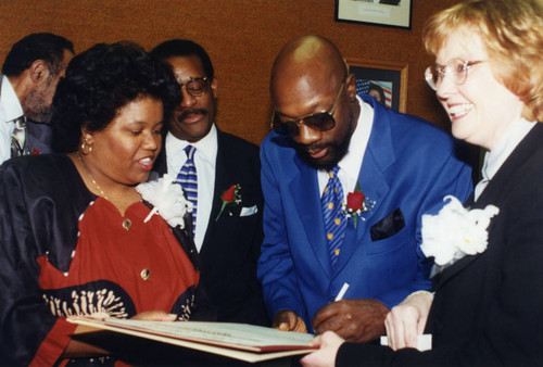 Johnnie Cochran and Isaac Hayes with Librarians