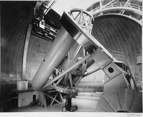 200-inch reflecting telescope, pointing at zenith, Palomar Observatory