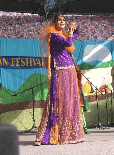 Kimi Verma Performing