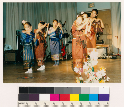 Lao dancers