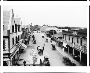 Birdseye view of Pier Avenue in Ocean Park showing many horse-drawn vehicles, September, 1904