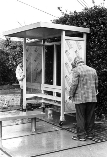 Installation of a bus shelter