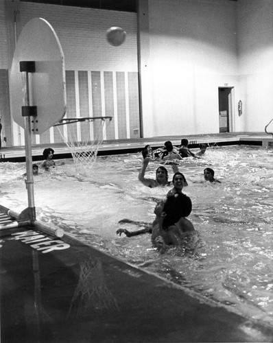 Boys playing water polo at the Commerce Aquatorium
