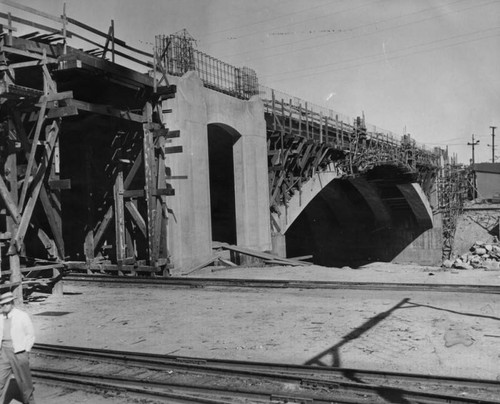 Construction, Aliso St. viaduct