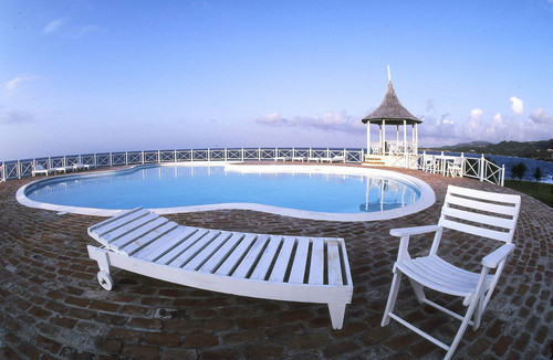 Trident hotel pool