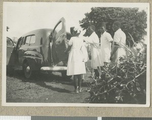 Medical staff unloading car, Eastern province, Kenya, ca.1949