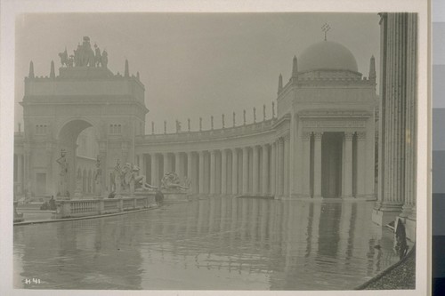 H41. [Arch of the Rising Sun, Court of the Universe (McKim, Mead and White, architects).]