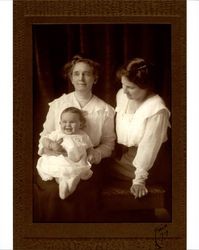 Portrait of Lulu Northrup with daughter Lenna Carpenter and granddaughter Marjorie Carpenter, Petaluma, California, 1917