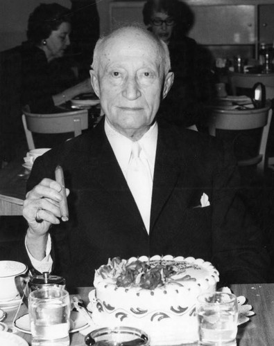 Veteran Paramount executive, Adolph Zukor, 92 years 'young