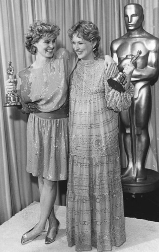 Jessica Lange and Meryl Streep with Oscars