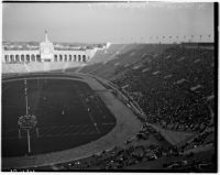 Football game between the Loyola Lions and the St. Mary's Galloping Gaels at the Coliseum, Los Angeles, 1937
