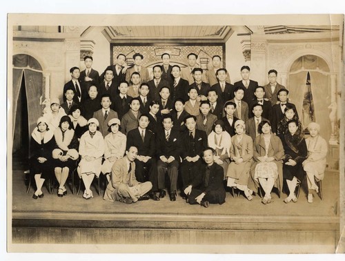 Ma Shi-tsang famous actor with local Chinatown actors and fans /