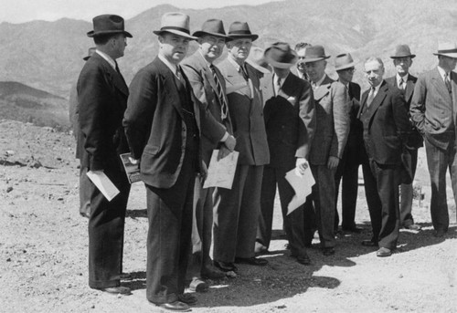 Visitors at Shasta Dam construction site