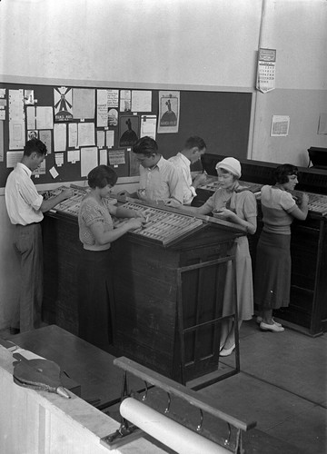 [Students in print shop class, 1932]