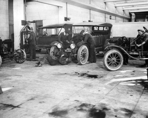 Auto shop, 1920