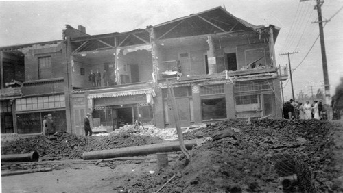 Apartment house after 1920 Inglewood earthquake