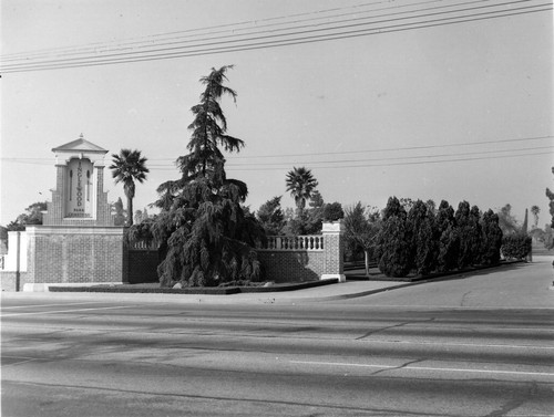 Inglewood Park Cemetery, Manchester Blvd. entrance