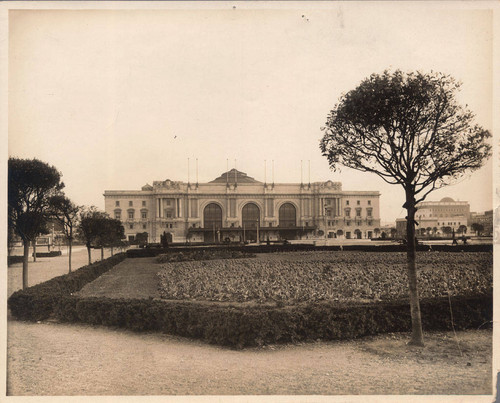 [Photograph of Civic Auditorium]