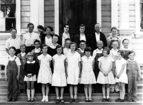 Murray School class photograph (1932)