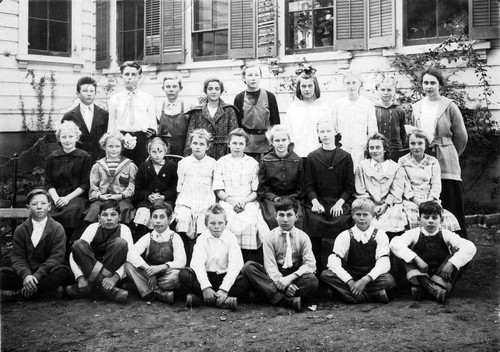 Murray School class photograph (1917)