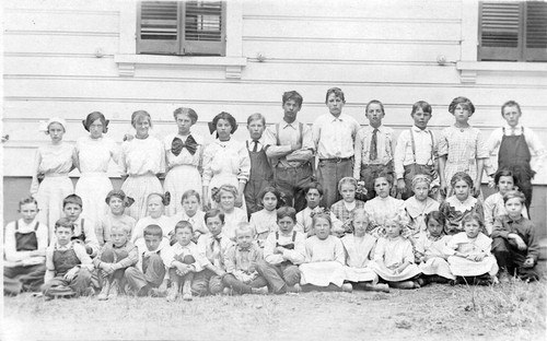 Murray School class photograph (1912), postcard