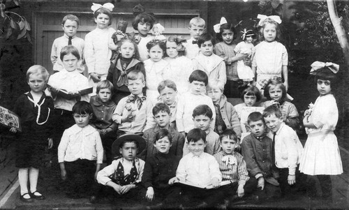 Murray School class photograph, (c. 1914)