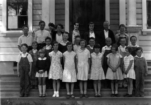 Murray School class photograph, (1932)