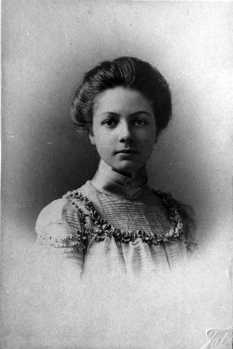 Elizabeth ("Bessie") Argyll Dougherty II (1879 -1900), photograph