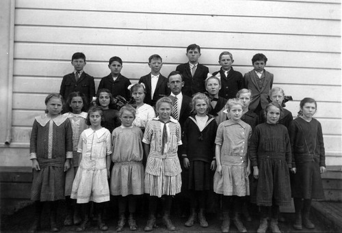 Murray School class photograph, (c. 1917), photograph