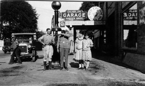 Hansen Brothers Dublin Garage (c.1925), photograph