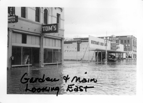 1955 Flood of Kaweah River, Visalia, Calif