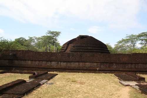 Stupa: Monastery: Manik (Gem) Vehera: Wall