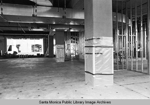 Construction of the new Main Library, interior, 601 Santa Monica Blvd., Santa Monica, Calif. (Library built by Morley Construction. Architects, Moore Ruble Yudell.) November 17, 2004