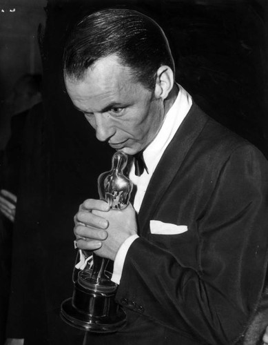 Sinatra receives an Oscar