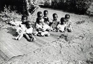 At the nursery of the Senanga hospital : young children on a mat