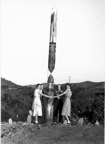 Totem Pole at Park Moderne, Calabasas, circa 1940s