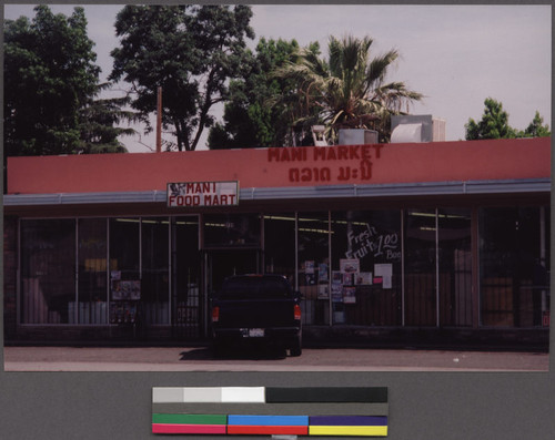 Mani market on East Olive Avenue, Fresno, California