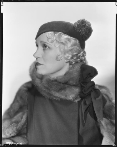 Peggy Hamilton modeling a coat and hat, 1933